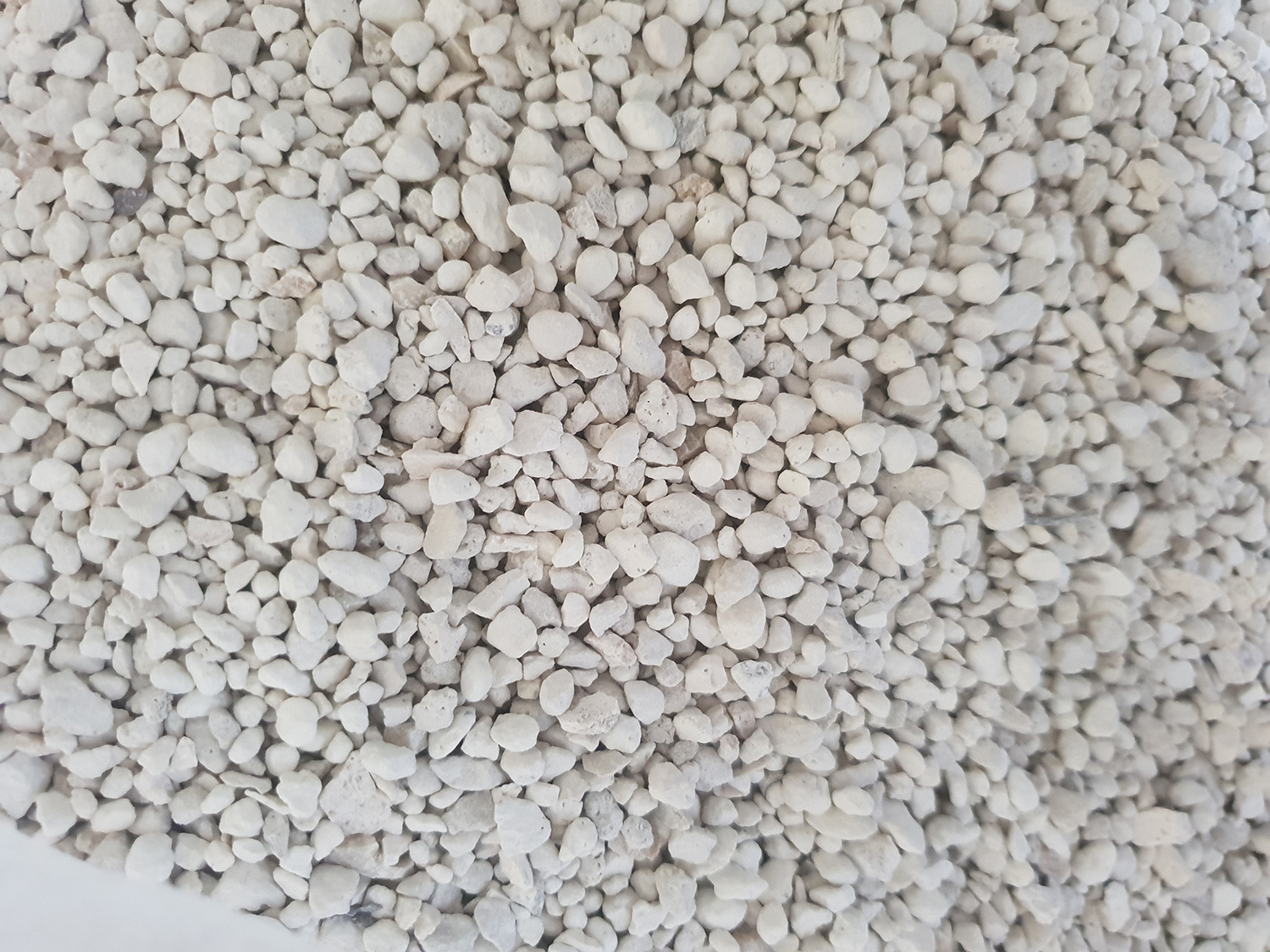 White Bentonite Ultra Compact Clumping Cat Litter