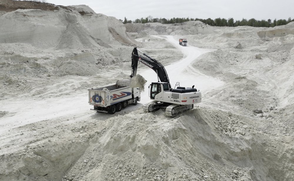  Mining and Raw Material Management